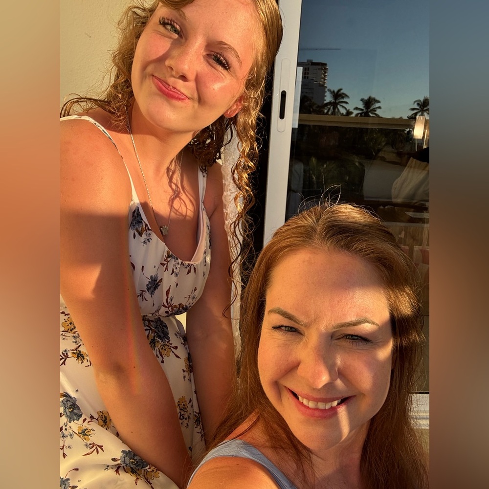 Meet your Poshers, Janelle &Kiana